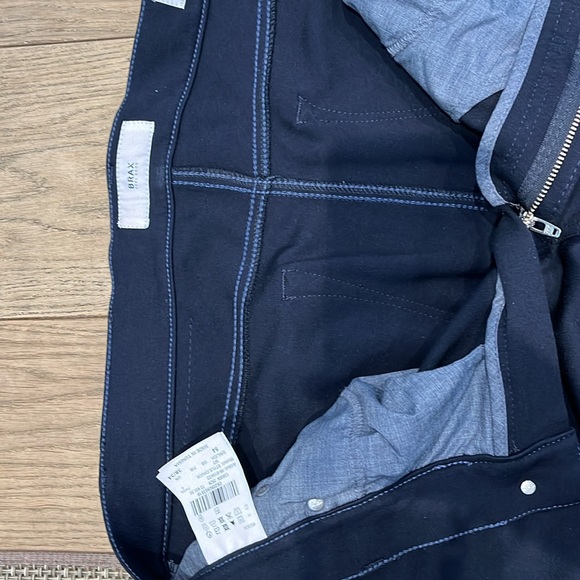 Too big doesn’t fit mint condition only worn twice dark blue brax modern pants - Picture 3 of 3